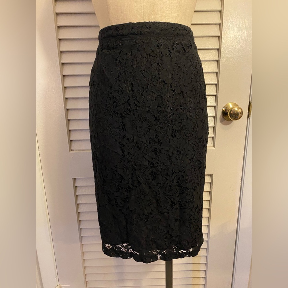 Chic “Who What Wear” black lace pencil skirt- Size 2